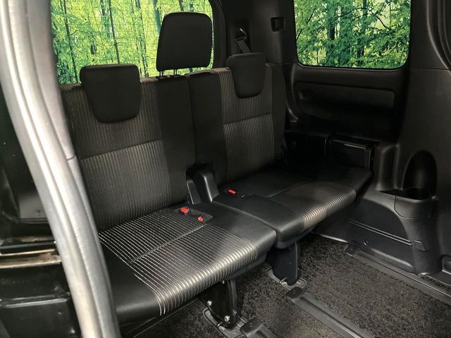 TOYOTA VOXY HYBRID 2018 Image 31