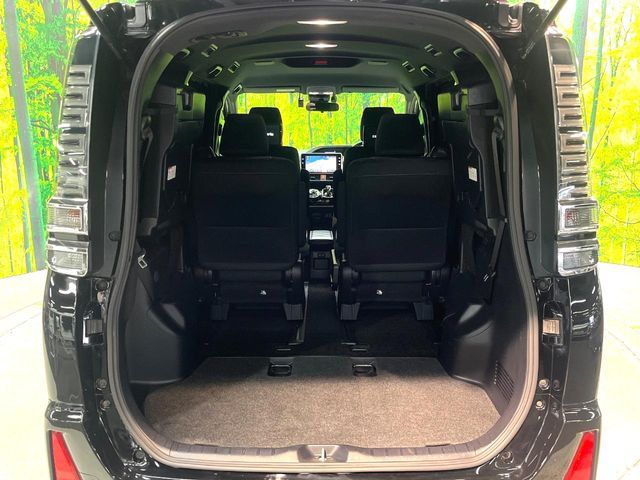 TOYOTA VOXY HYBRID 2018 Image 31