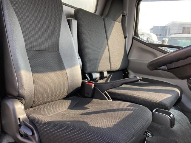 MITSUBISHI CANTER 2023 Image 31