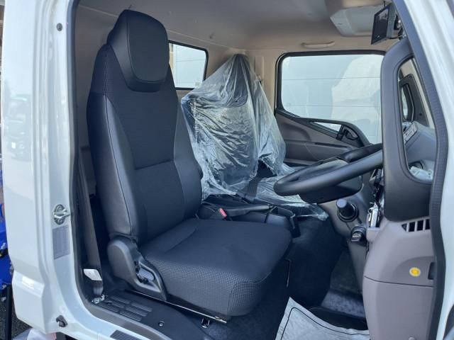 MITSUBISHI CANTER 2025 Image 31