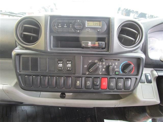 HINO DUTRO 2018 Image 31