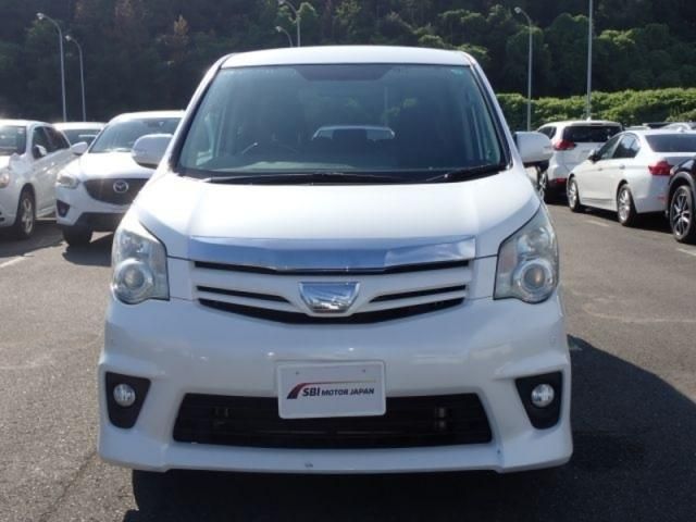 TOYOTA NOAH 2010 Image 31