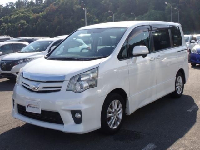 TOYOTA NOAH 2010 Image 31