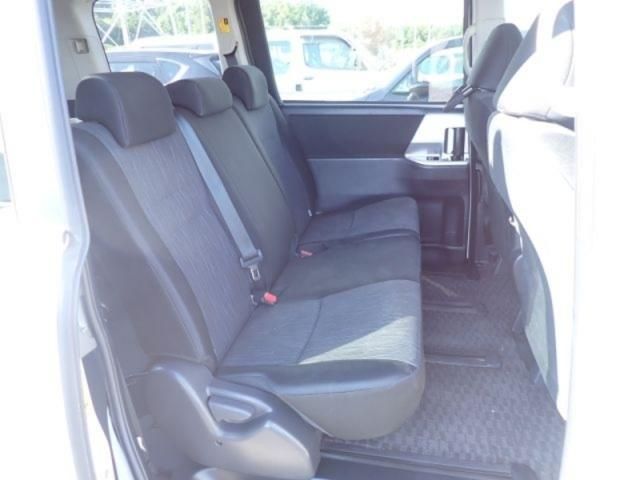 TOYOTA NOAH 2010 Image 31