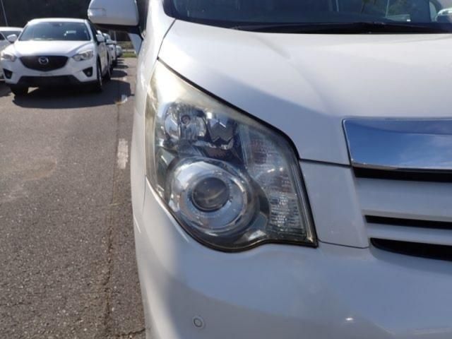 TOYOTA NOAH 2010 Image 31
