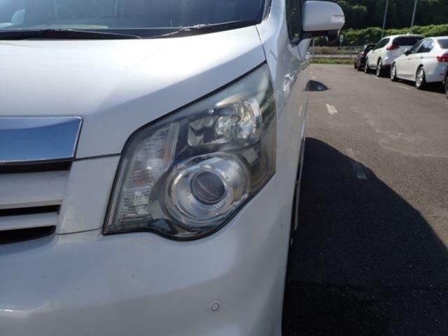 TOYOTA NOAH 2010 Image 31