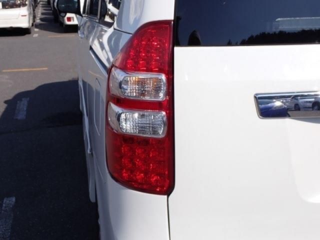 TOYOTA NOAH 2010 Image 31