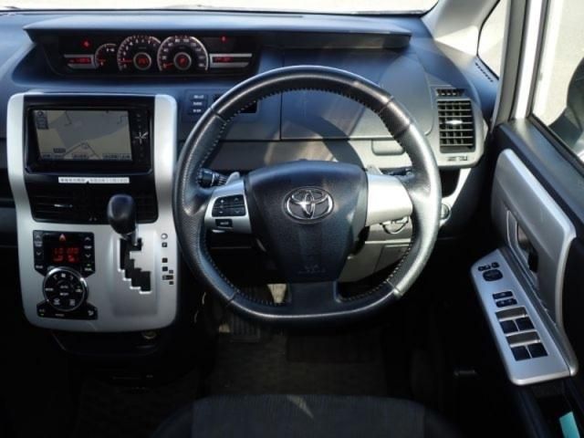 TOYOTA NOAH 2010 Image 31