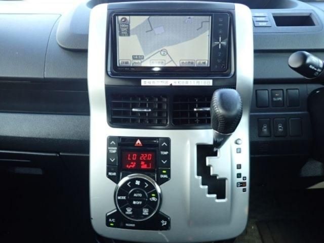 TOYOTA NOAH 2010 Image 31