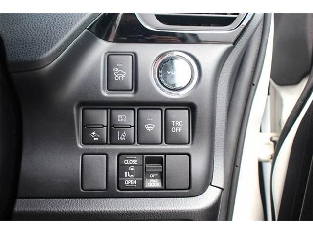 TOYOTA VOXY HYBRID 2017 Image 31