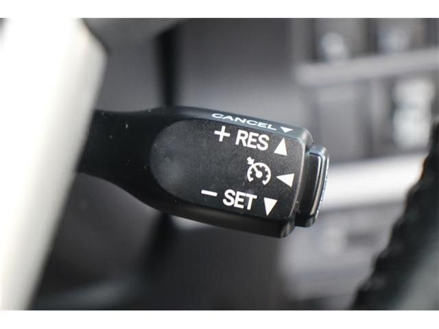 TOYOTA VOXY HYBRID 2017 Image 31