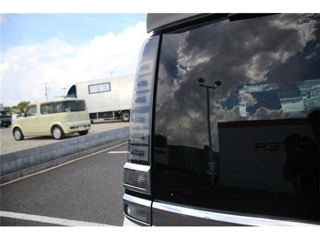 TOYOTA VOXY HYBRID 2017 Image 31