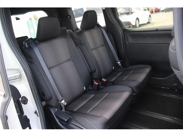 TOYOTA VOXY HYBRID 2017 Image 31