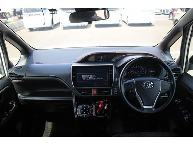 TOYOTA VOXY HYBRID 2017 Image 31