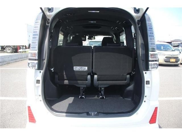 TOYOTA VOXY HYBRID 2017 Image 31