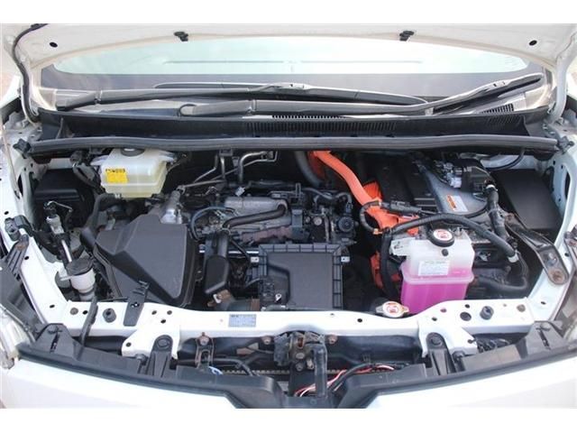 TOYOTA VOXY HYBRID 2017 Image 31