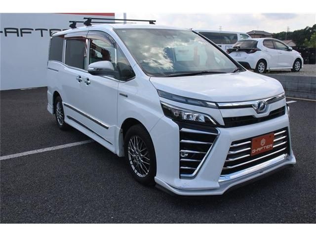 TOYOTA VOXY HYBRID 2017 Image 31