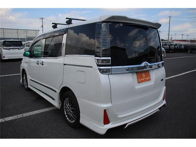 TOYOTA VOXY HYBRID 2017 Image 31