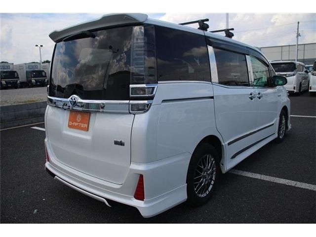 TOYOTA VOXY HYBRID 2017 Image 31