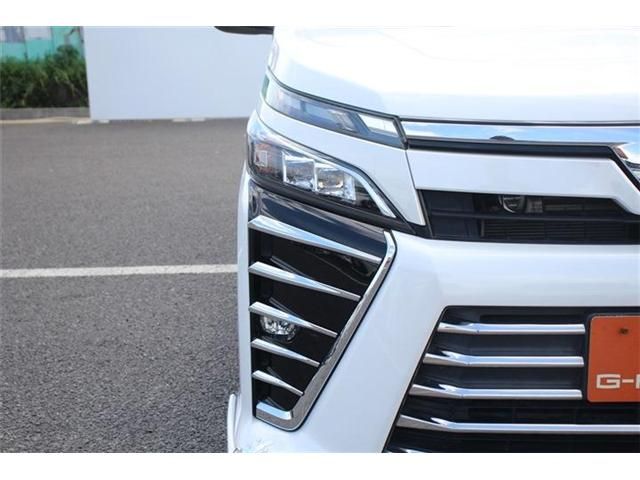 TOYOTA VOXY HYBRID 2017 Image 31