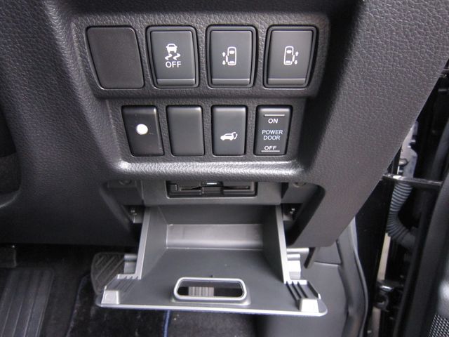 NISSAN ELGRAND 2021 Image 31