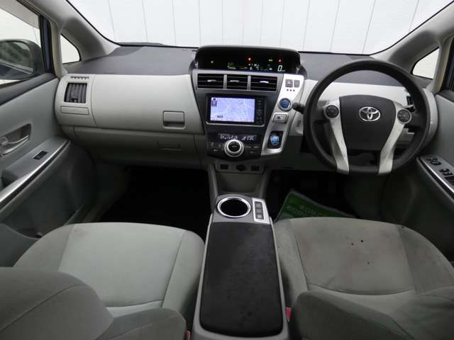 TOYOTA PRIUS ALPHA 2012 Image 31