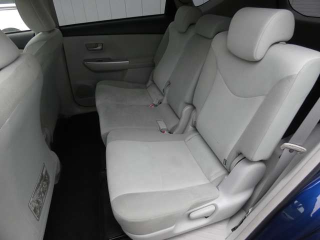 TOYOTA PRIUS ALPHA 2012 Image 31