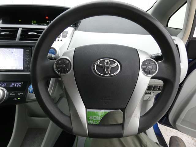 TOYOTA PRIUS ALPHA 2012 Image 31