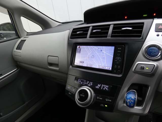 TOYOTA PRIUS ALPHA 2012 Image 31