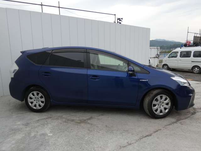 TOYOTA PRIUS ALPHA 2012 Image 31