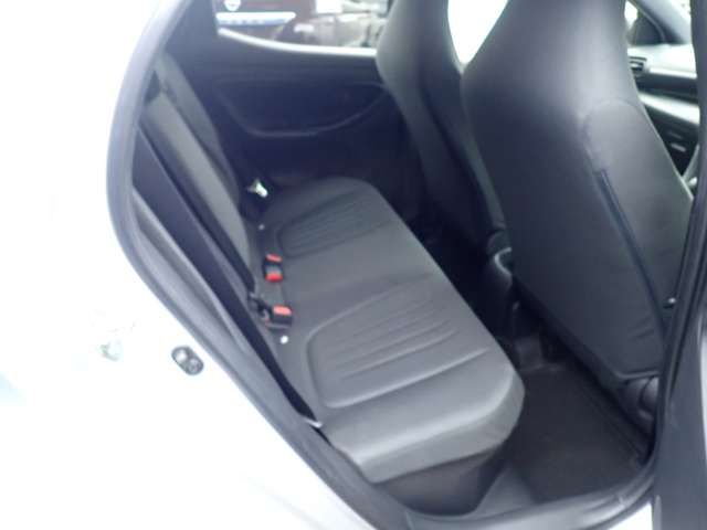 TOYOTA YARIS HYBRID 2020 Image 31