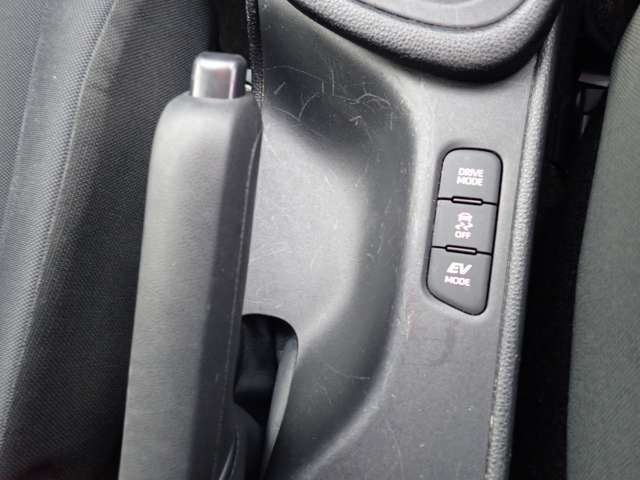 TOYOTA YARIS HYBRID 2020 Image 31