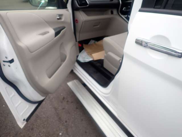 NISSAN SERENA  WG 4WD 2017 Image 31