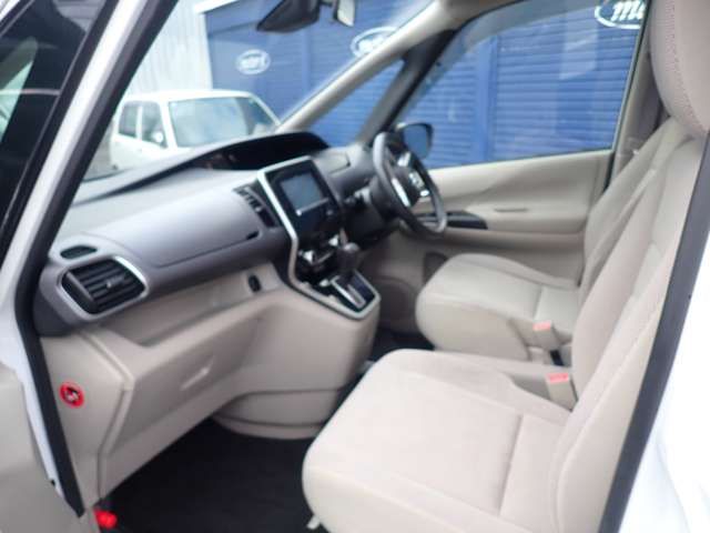 NISSAN SERENA  WG 4WD 2017 Image 31