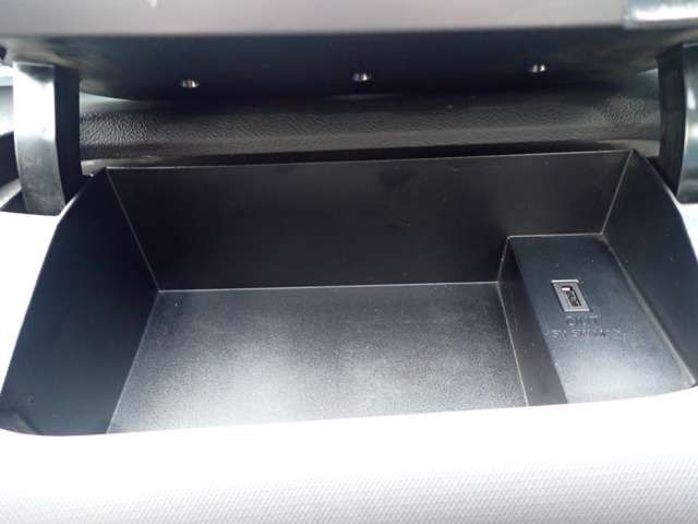 NISSAN SERENA  WG 4WD 2017 Image 31