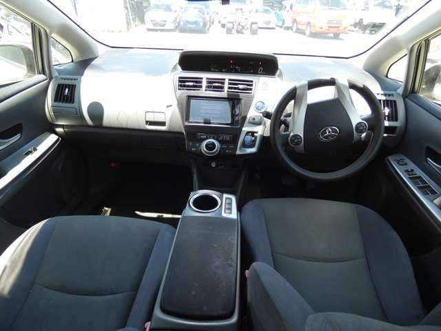 TOYOTA PRIUS ALPHA 2013 Image 31