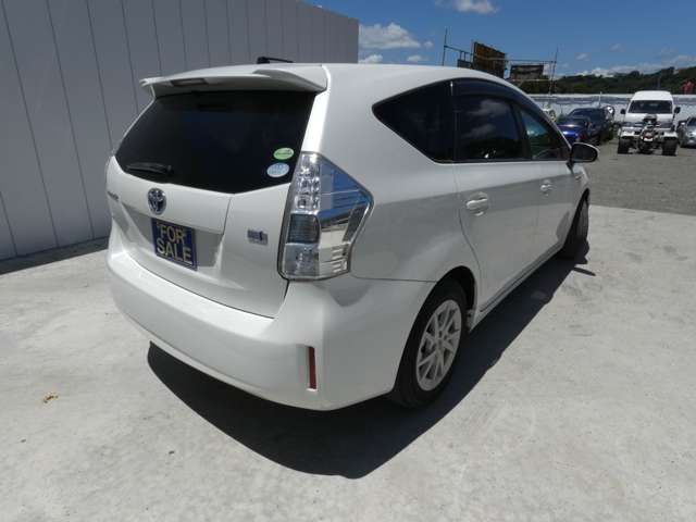 TOYOTA PRIUS ALPHA 2013 Image 31