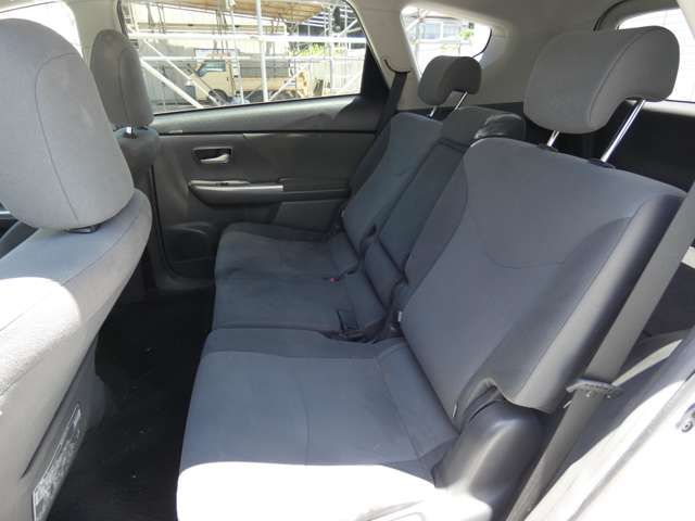 TOYOTA PRIUS ALPHA 2013 Image 31