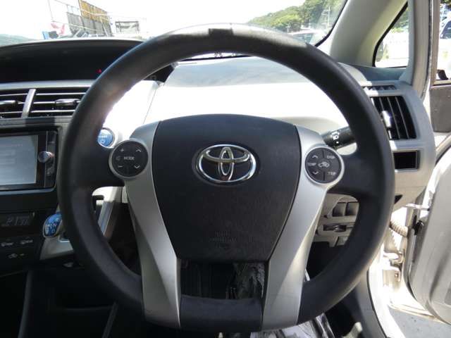 TOYOTA PRIUS ALPHA 2013 Image 31