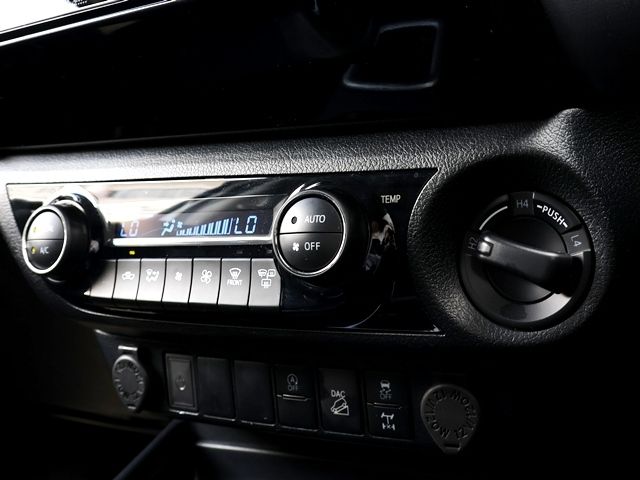 TOYOTA HILUX 4WD 2021 Image 31