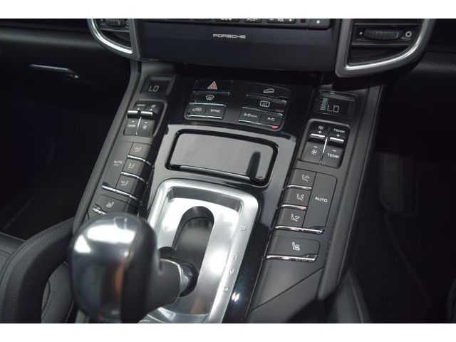 PORSCHE CAYENNE 2013 Image 31