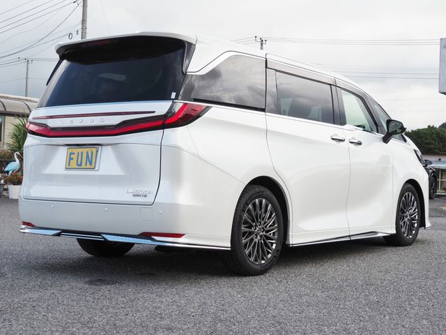 TOYOTA LEXUS LM500H 2025 Image 31