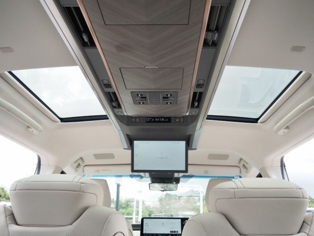 TOYOTA LEXUS LM500H 2025 Image 31