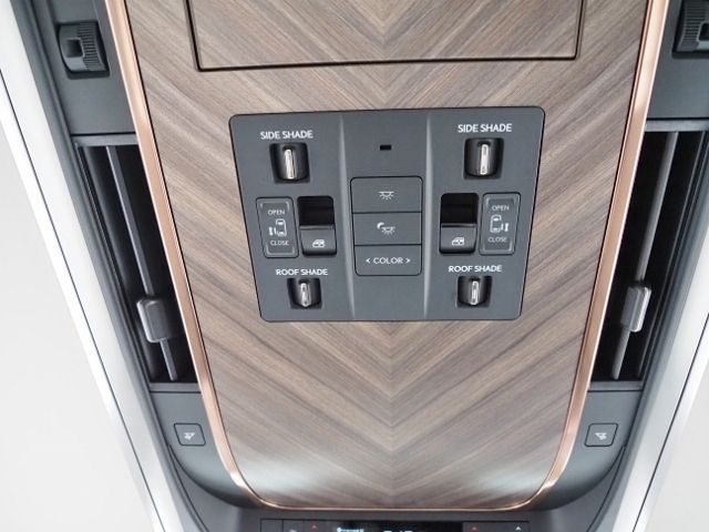 TOYOTA LEXUS LM500H 2025 Image 31