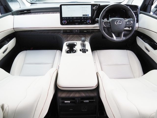 TOYOTA LEXUS LM500H 2025 Image 31