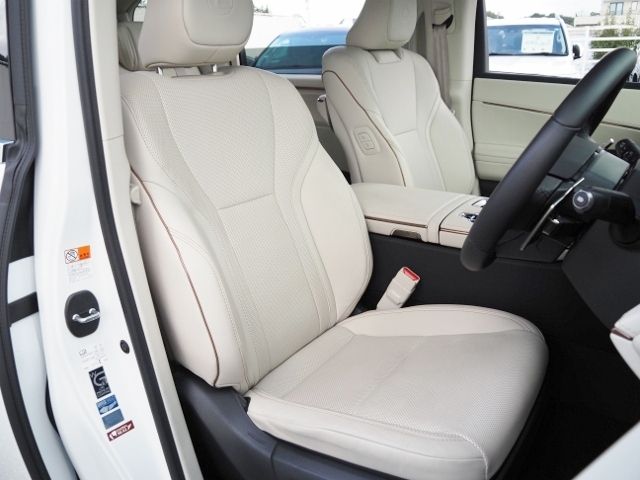 TOYOTA LEXUS LM500H 2025 Image 31