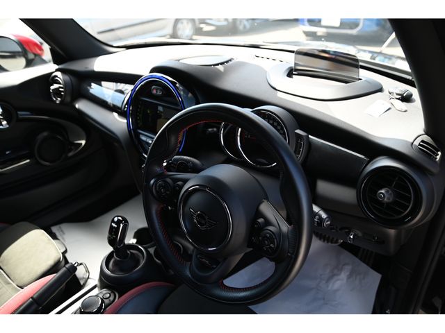 BMW MINI 2019 Image 31