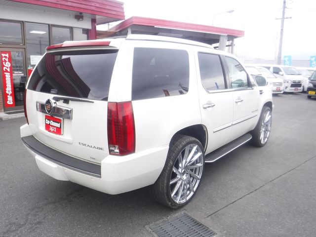 CADILLAC ESCALADE 2013 Image 31