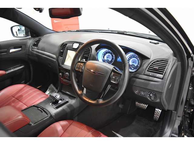 CHRYSLER 300 2013 Image 31