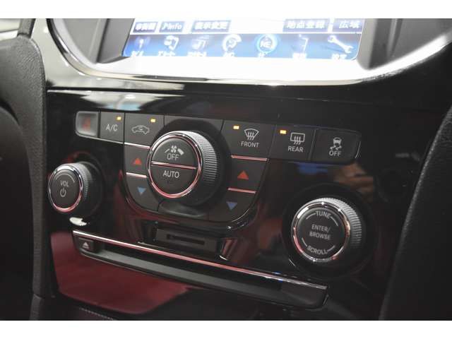 CHRYSLER 300 2013 Image 31